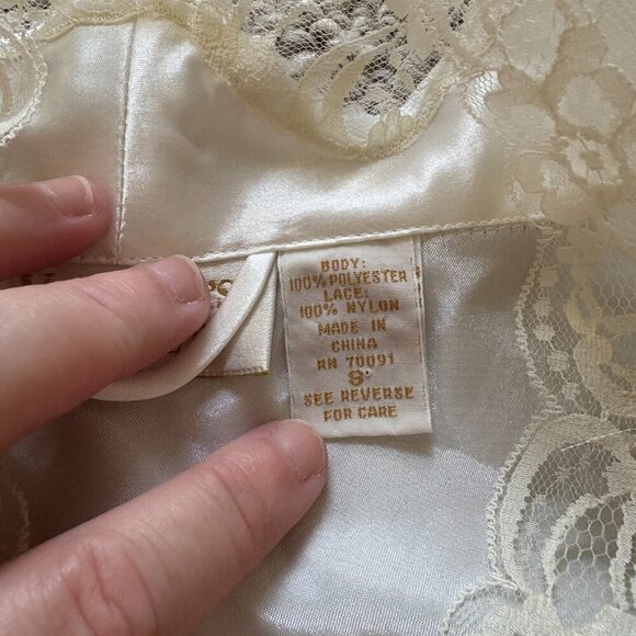 VTG 80s/90s Victoria's Secret Gold Label White Lace Robe | Small | Bridal Glam - Picture 5 of 10